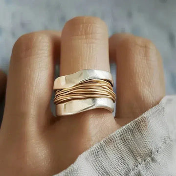 Silberner Ring mit goldenem Draht