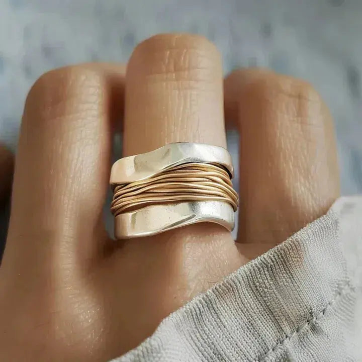 Silberner Ring mit Goldenen Fäden