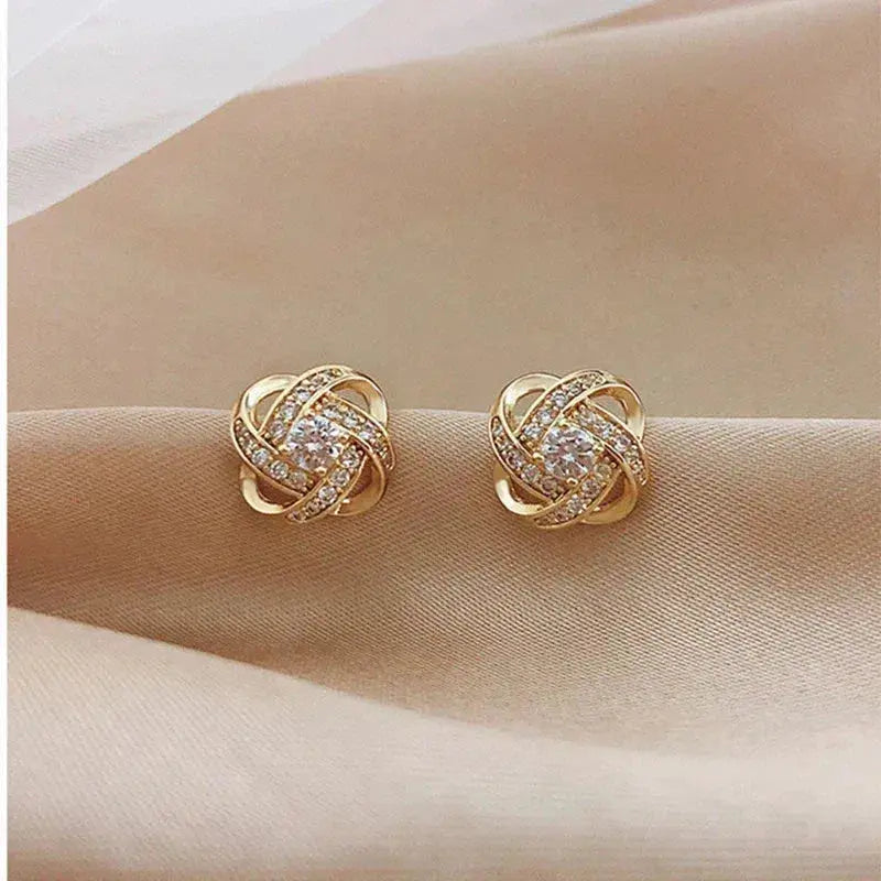 Goldene Spiralförmige Blüten-Ohrringe mit Kristallen