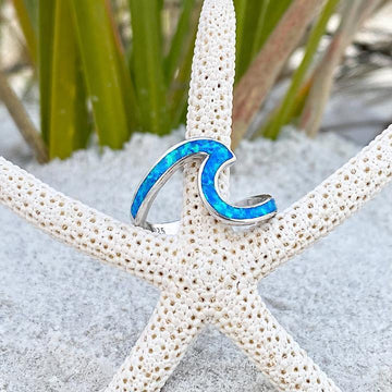 Gewellter Silberring mit Blauem Opal