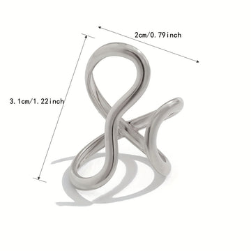 Eleganter Ring mit Asymmetrischer Welle