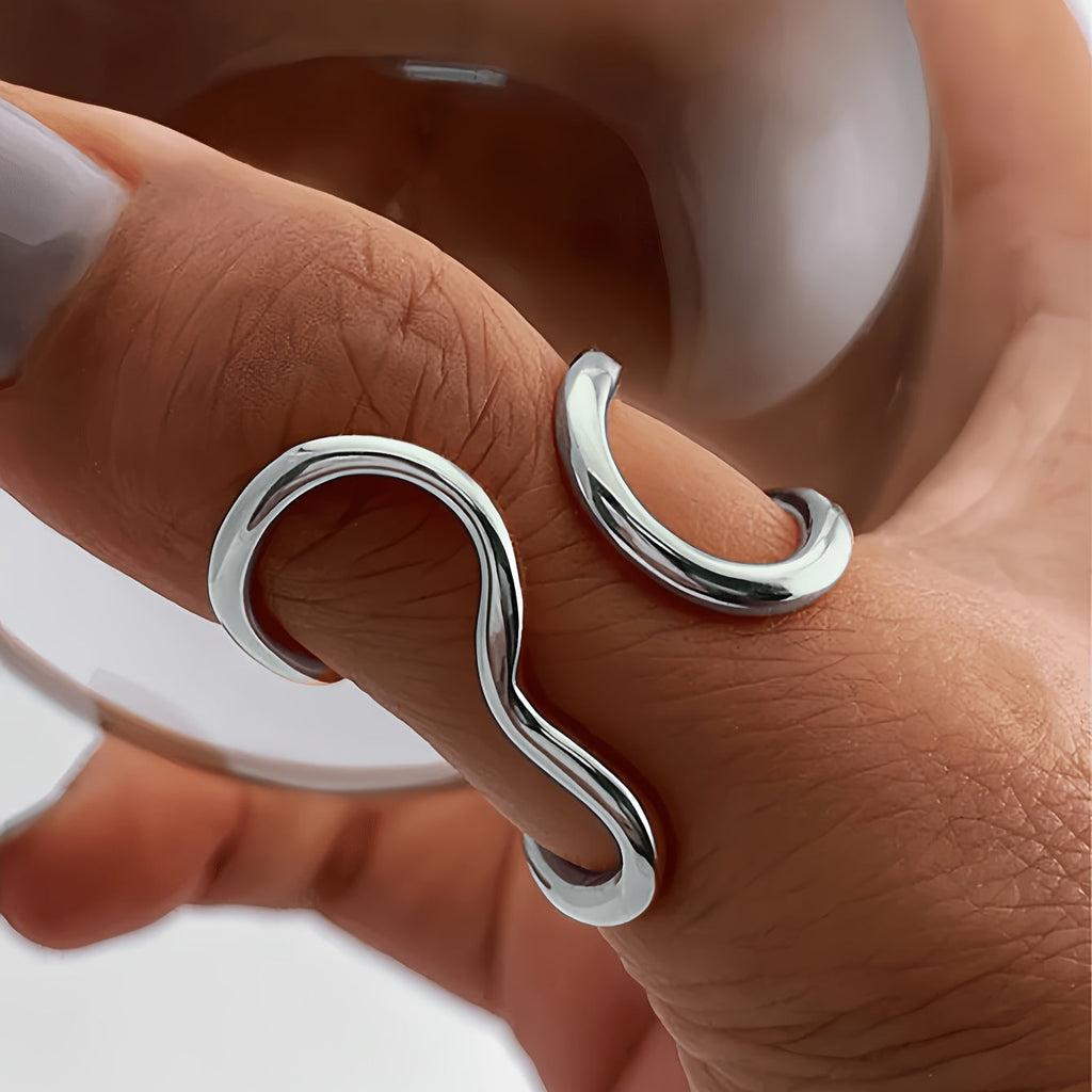 Eleganter Ring mit Asymmetrischer Welle