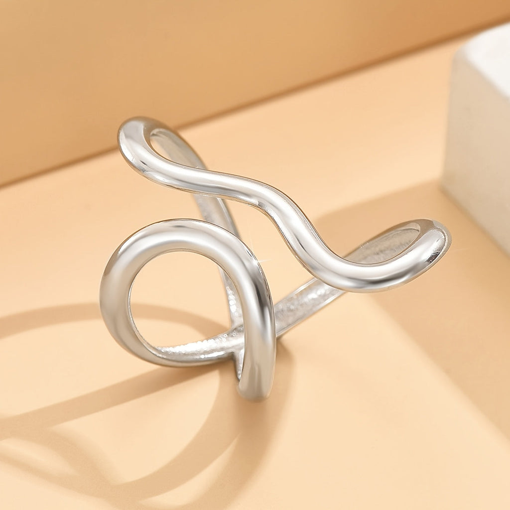 Eleganter Ring mit Asymmetrischer Welle