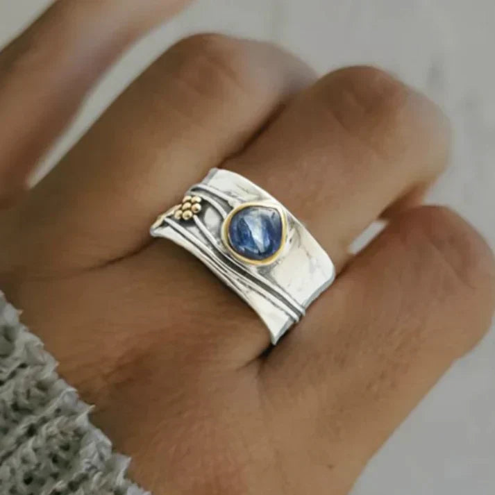 Vintage Silberplattierter Ring mit blauem Saphir
