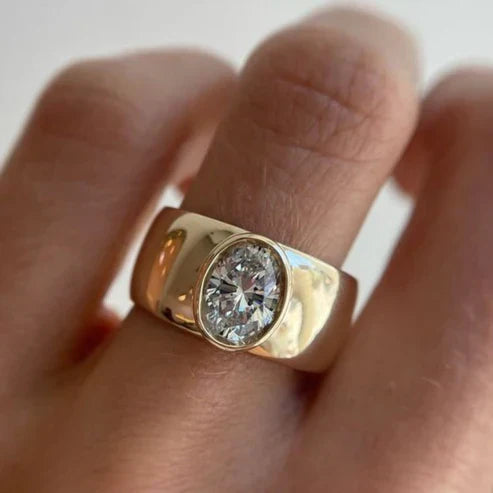 Vintage Ring mit eingebettetem Zirkonia in Gold