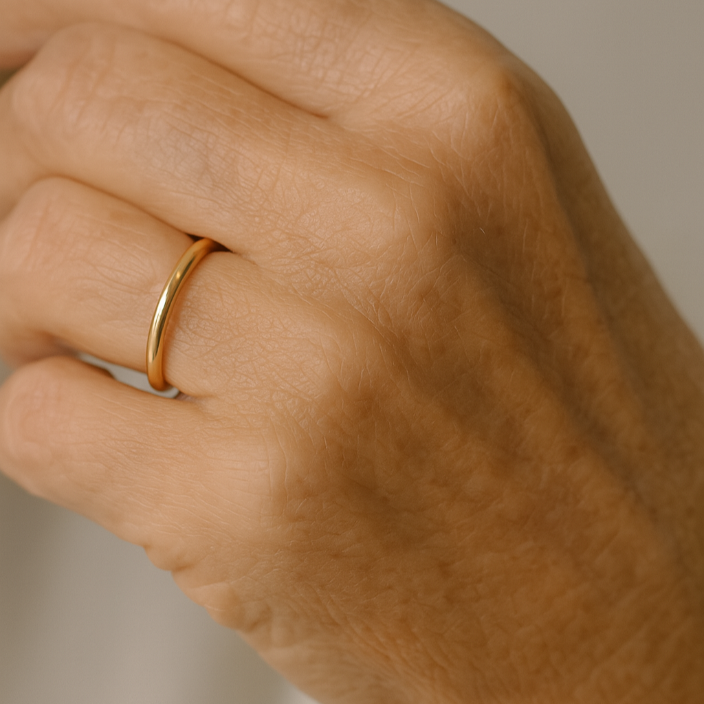 Einfacher Ring aus Gold und Silber