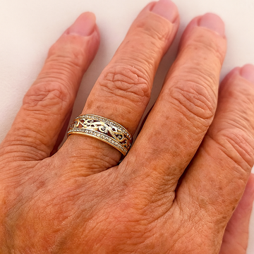 Goldener Ring Bright Hollow