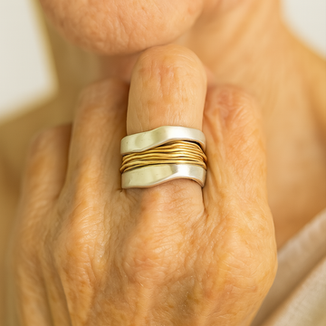 Silberner Ring mit Goldenen Fäden