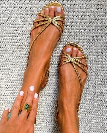Ginevra | Goldene Sandalen Sommereleganz
