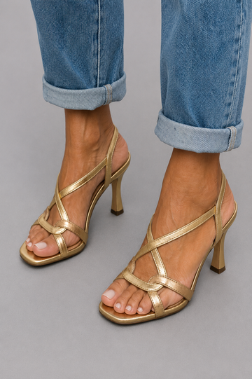 Elisabetta | Goldene Sommer-Sandalen für einen Hauch von Zauber