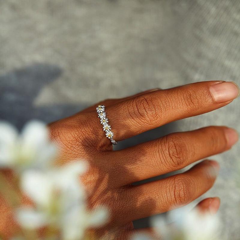 Gänseblümchen-Email-Ring™ – Silber & Gemalte Sanftheit