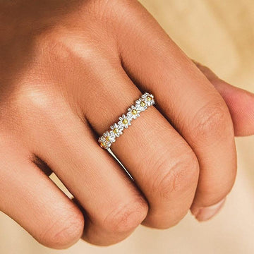 Marguerite Ring – Silber & Gemalte Sanftheit