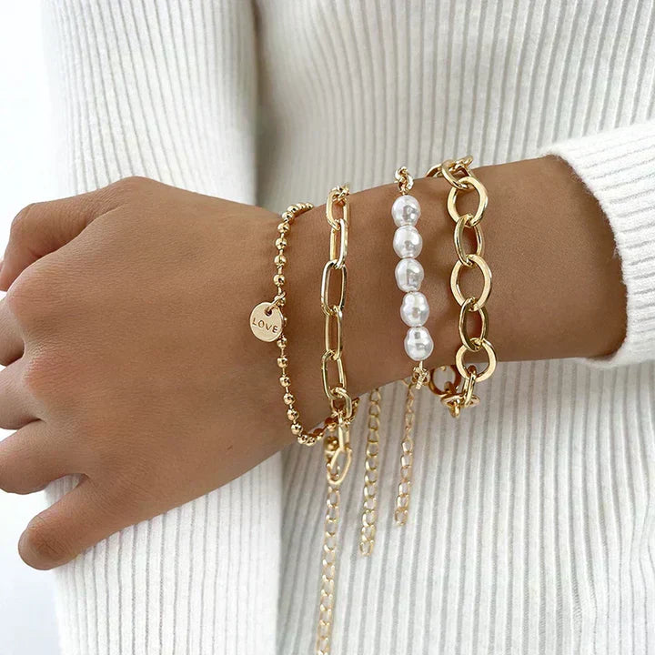 Set Goldene Perlen Charm-Armbänder