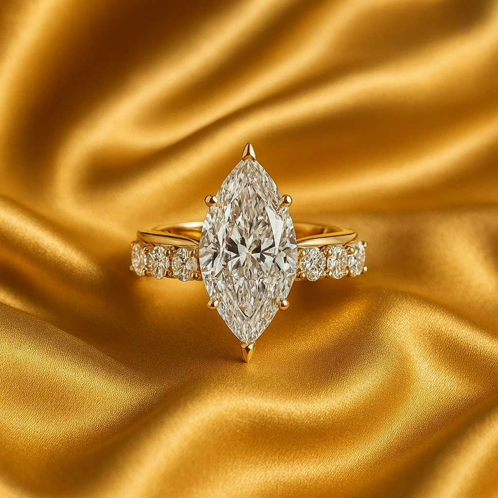 Goldener Ring mit Marquise-Diamant