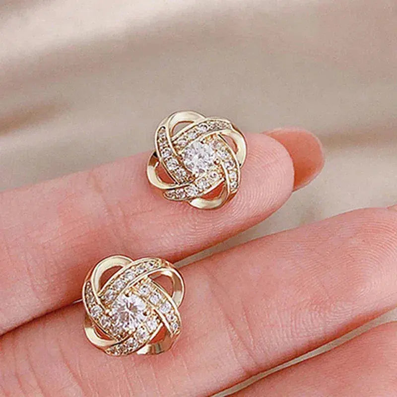 Goldene Spiralohrringe mit Kristallen