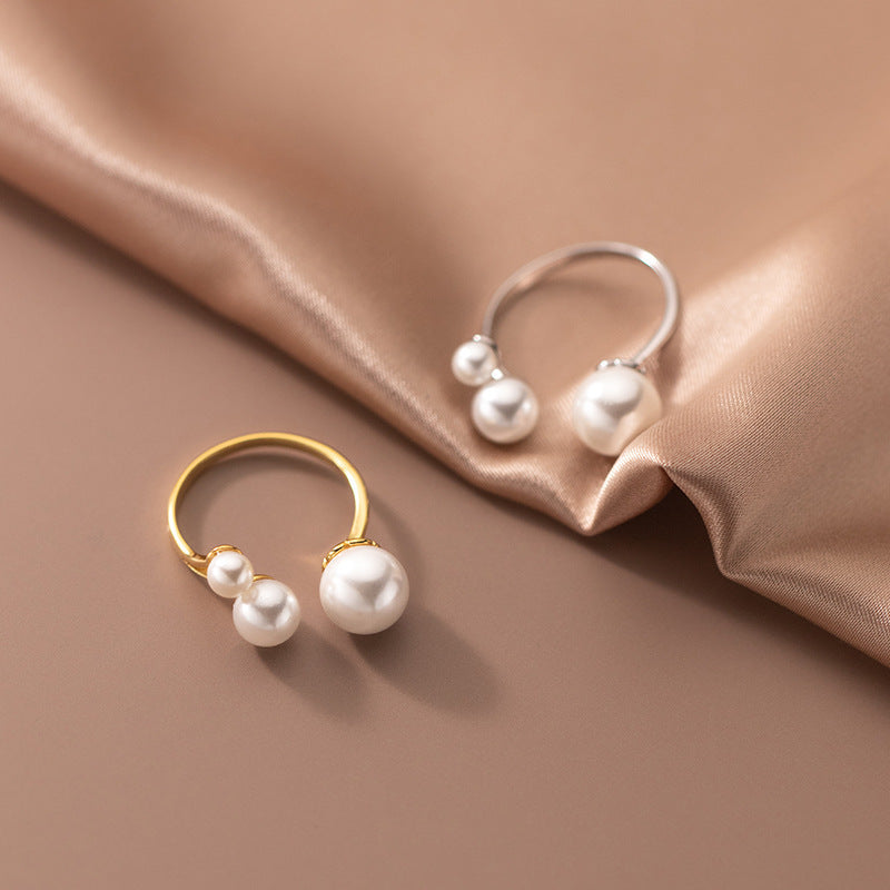 Eleganter Ring mit Perlen-Trio