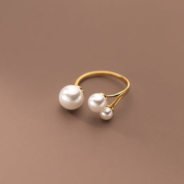 Eleganter Ring mit Perlen-Trio