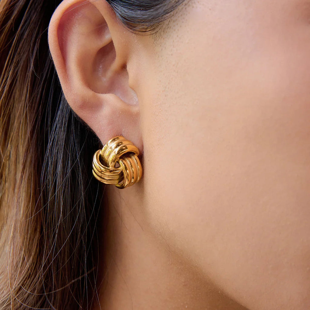 Avielle Klobige Gold-Knoten-Ohrringe