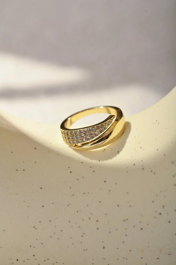 Eleganter Ring mit funkelnden Steinen (1+1 GRATIS)