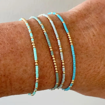 Dezentes Türkis-Perlenarmband-Set