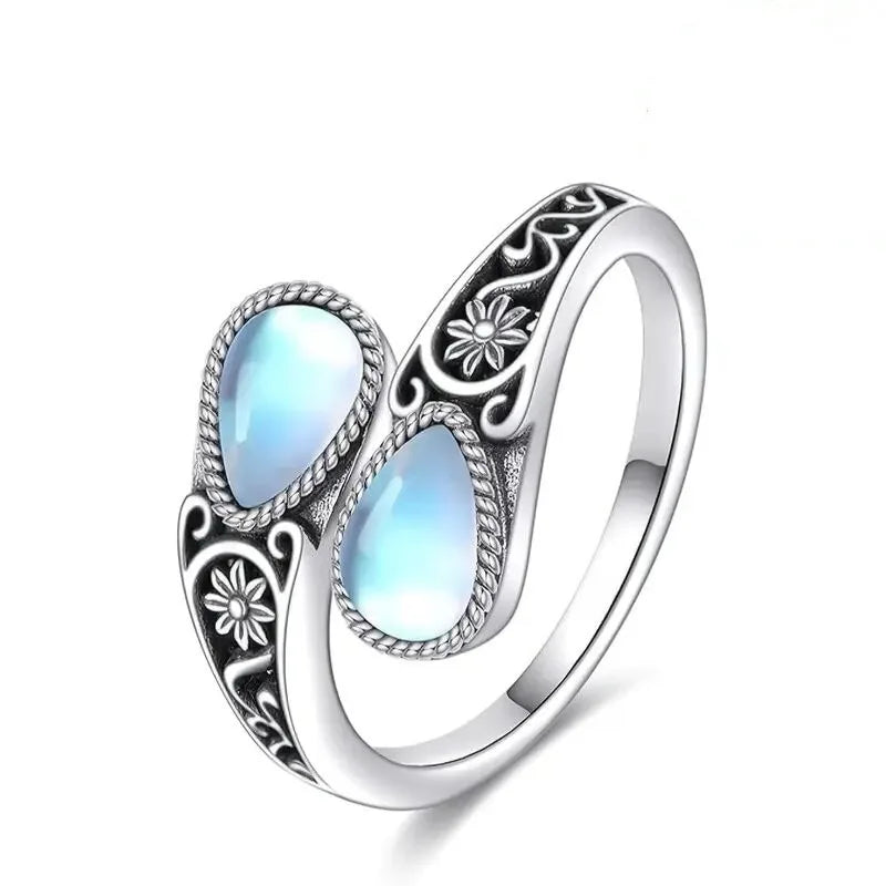 Eleganter Ring mit Mondsteinblume