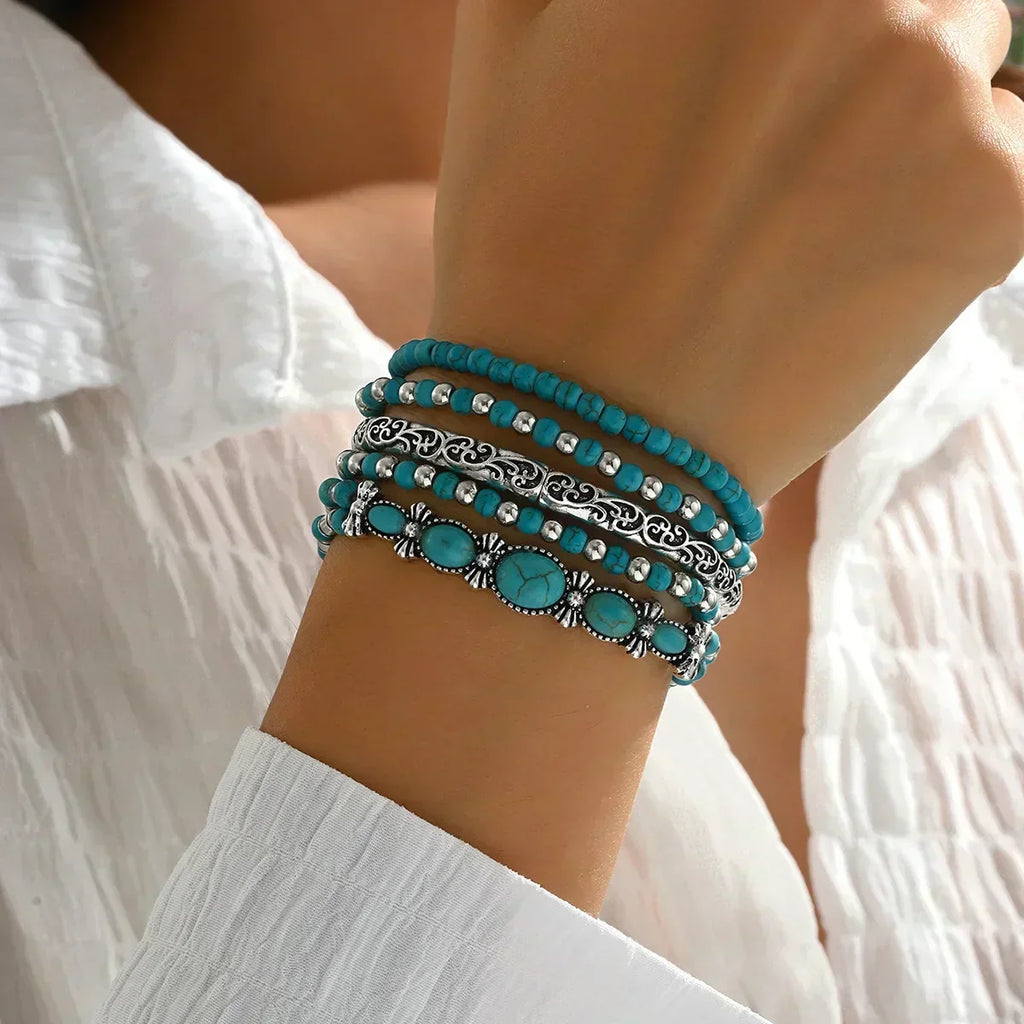 Armbandenset mit türkisfarbenen Perlen