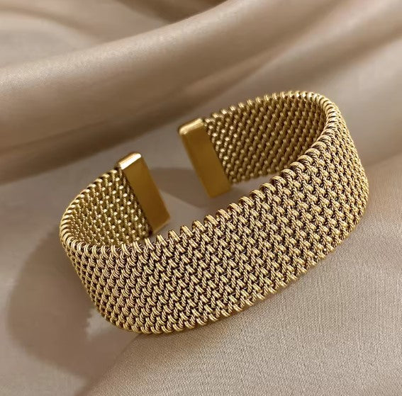 Elegantes Armband aus geflochtenem Netz mit offenem Design