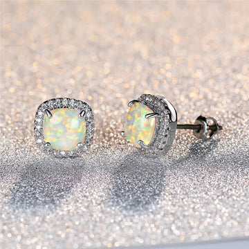 Elegante Silberohrringe mit Weißem Feueropal