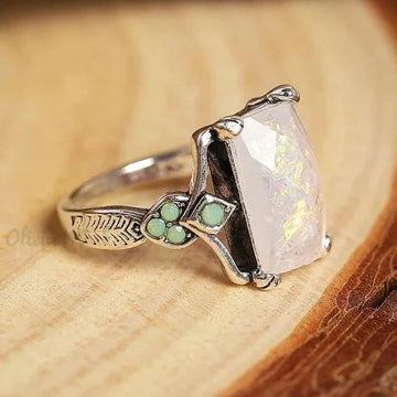 Vintage Ring in Weißem Opal