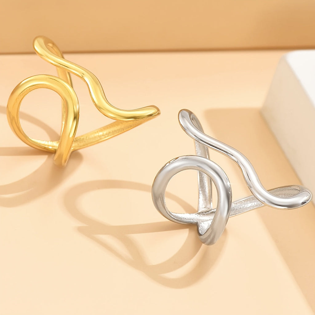 Eleganter Ring mit Asymmetrischer Welle