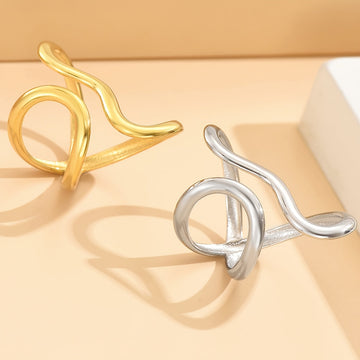 Eleganter Ring mit Asymmetrischer Welle