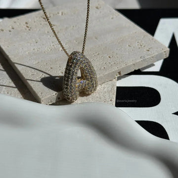 Initialen-Diamantkette mit Blasenschrift