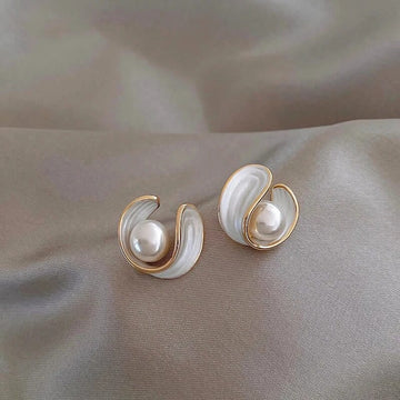 Klassische Goldene Perlen Stecker Ohrringe