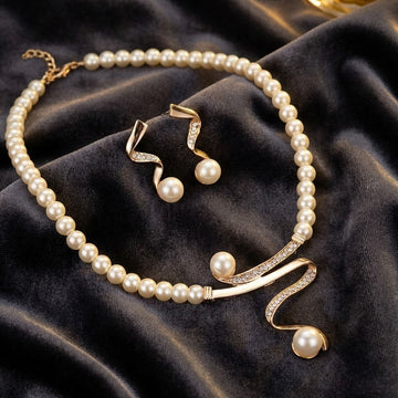 Elegantes Naturperlen-Halsketten-Set