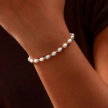 Elegantes Perlen und Gold Armband