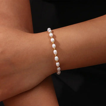 Elegantes Perlen und Gold Armband