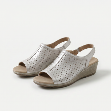 Hazel – Stille Raffinesse in zartem Grau