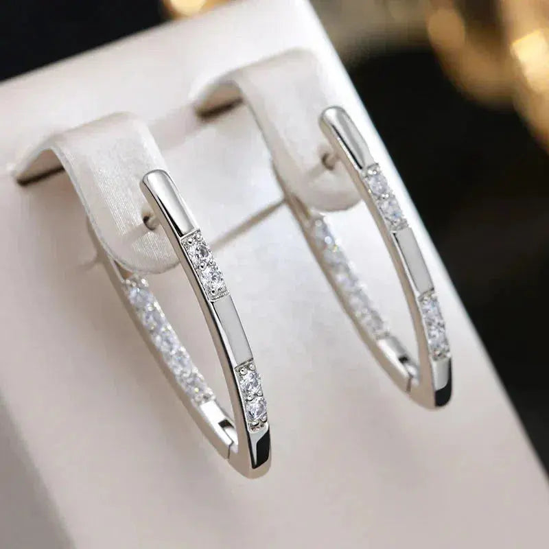Elegante Ohrringe mit Zirkonsteinen