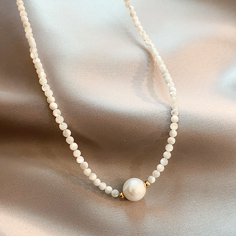 Schicke Halskette mit Perle