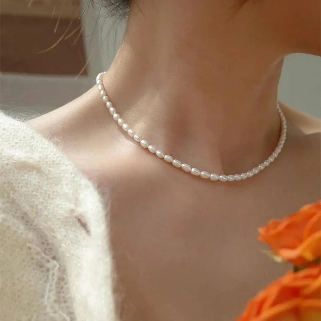 Elegante Kette mit Perlen