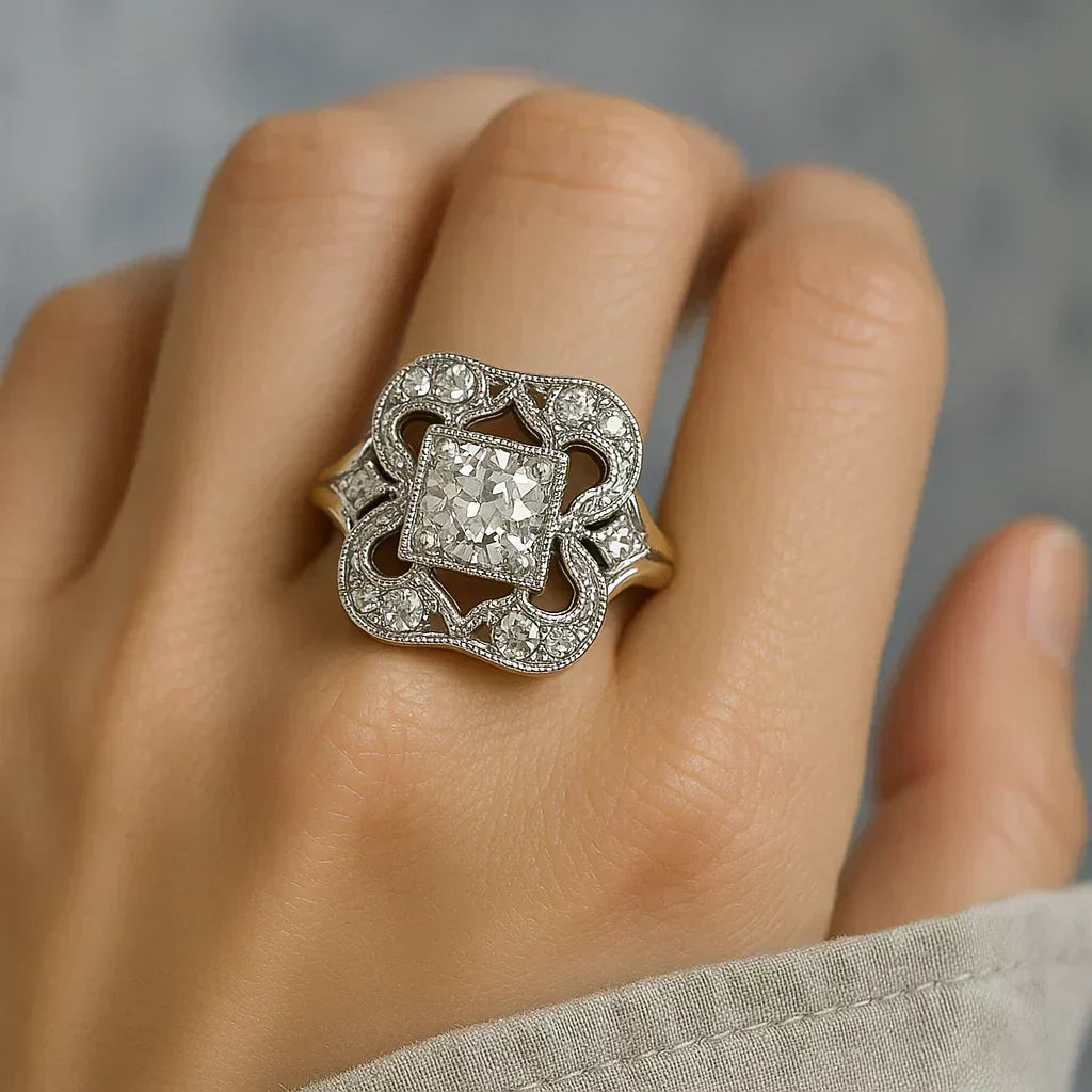 Klassischer Goldener Ring mit Vintage Zirkonia