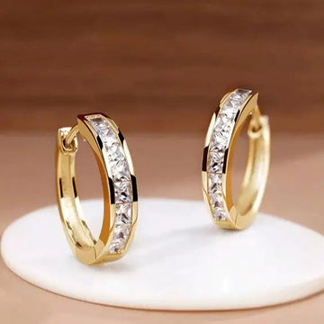 Luxuriöse Goldene Ohrringe mit Kristallen