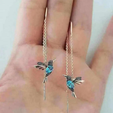 Ohrringe aus Draht mit Kolibri in Gold und Kristallen