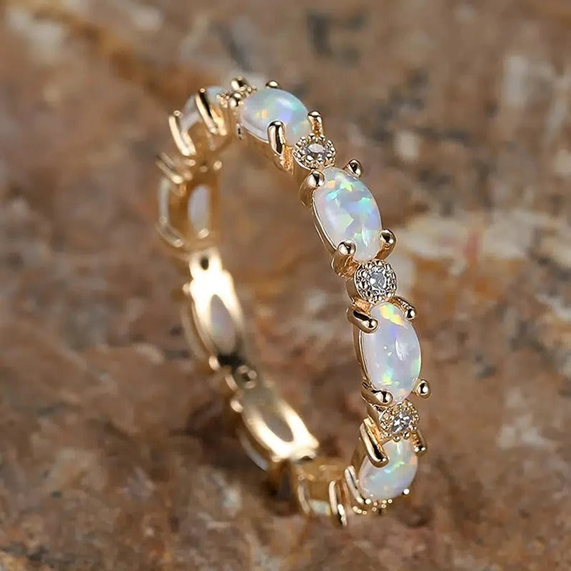Vintage Goldener Ewigkeitsring mit Opalen