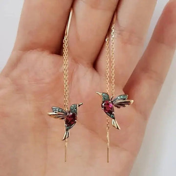 Ohrringe aus Draht mit Kolibri in Gold und Kristallen