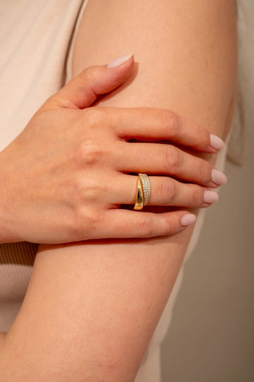 Eleganter Ring mit funkelnden Steinen (1+1 GRATIS)