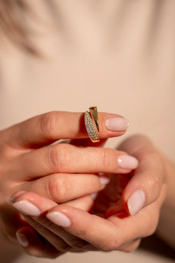 Eleganter Ring mit funkelnden Steinen (1+1 GRATIS)