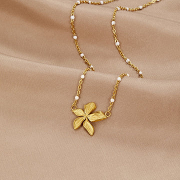 Elegante Kette mit goldener Blume