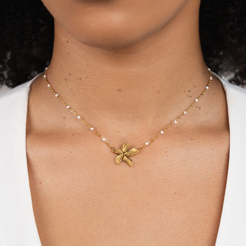 Elegante Kette mit goldener Blume