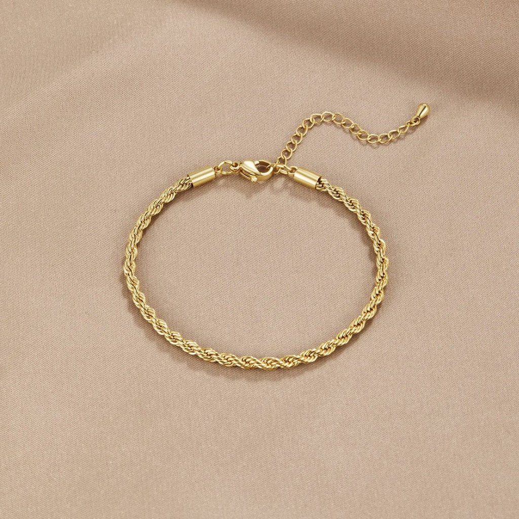 Elegantes gedrehtes Goldarmband